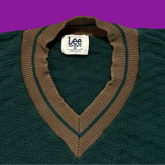 90s Lee Sports V-Neck Sweater - Picture 4 of 4